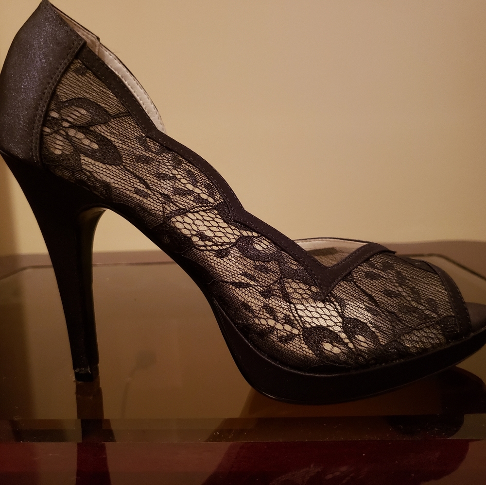 Black Lace Heels - Picture 4 of 5